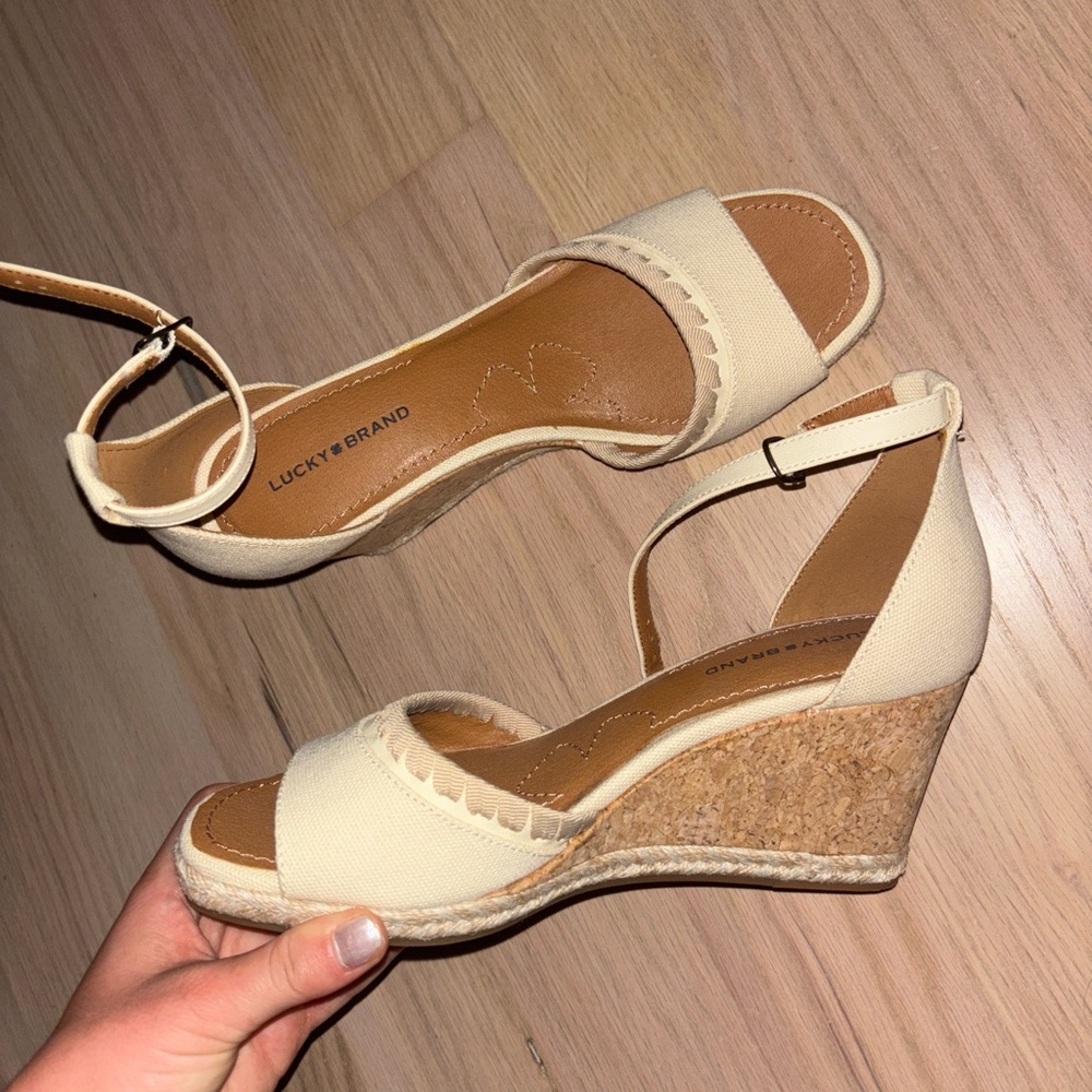 BRAND NEW Lucky Brand Women's Tan Wedge Sandals